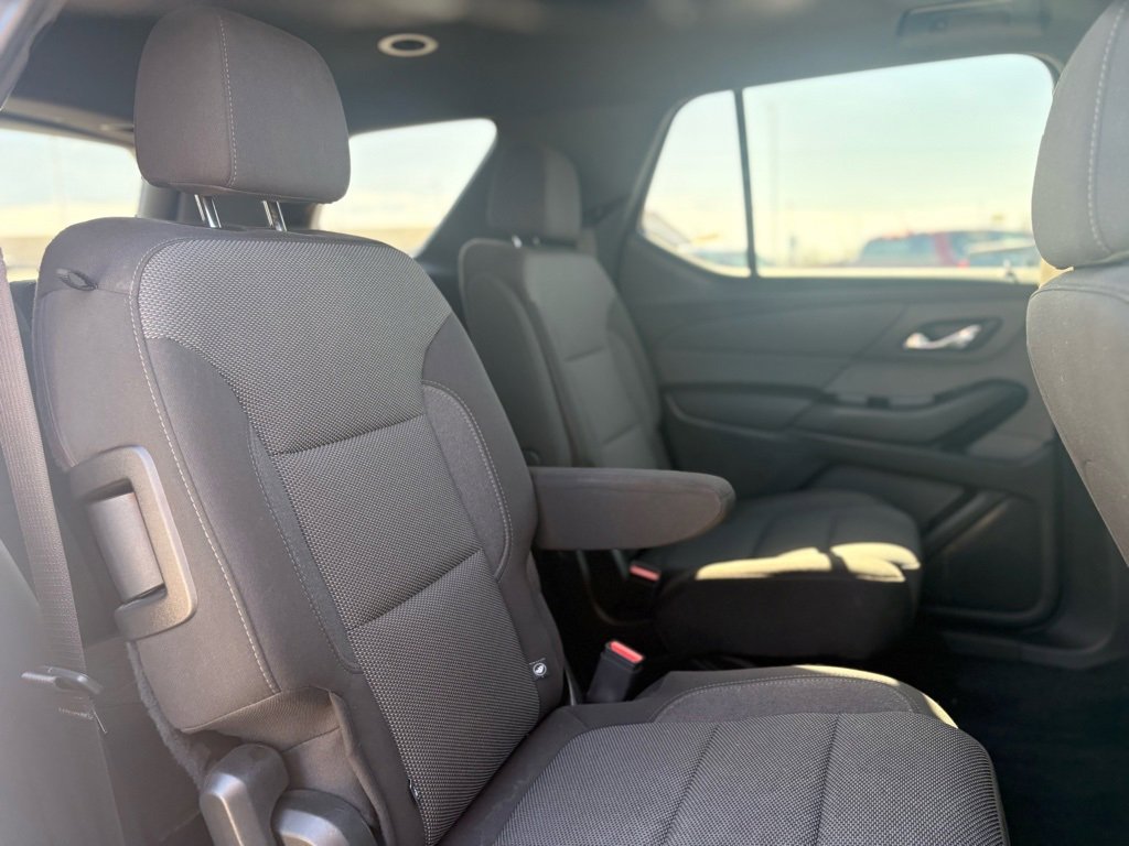 Used 2023 Chevrolet Traverse LT image 14