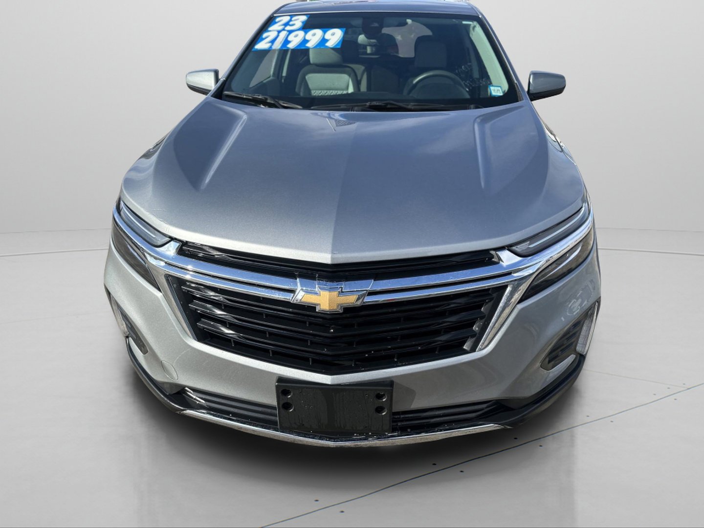 Used 2023 Chevrolet Equinox LT image 2