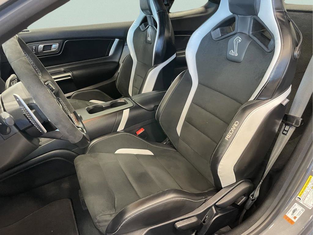 Used 2021 Ford Mustang Shelby GT500 w/ Carbon Fiber Track Pack RWD image 14