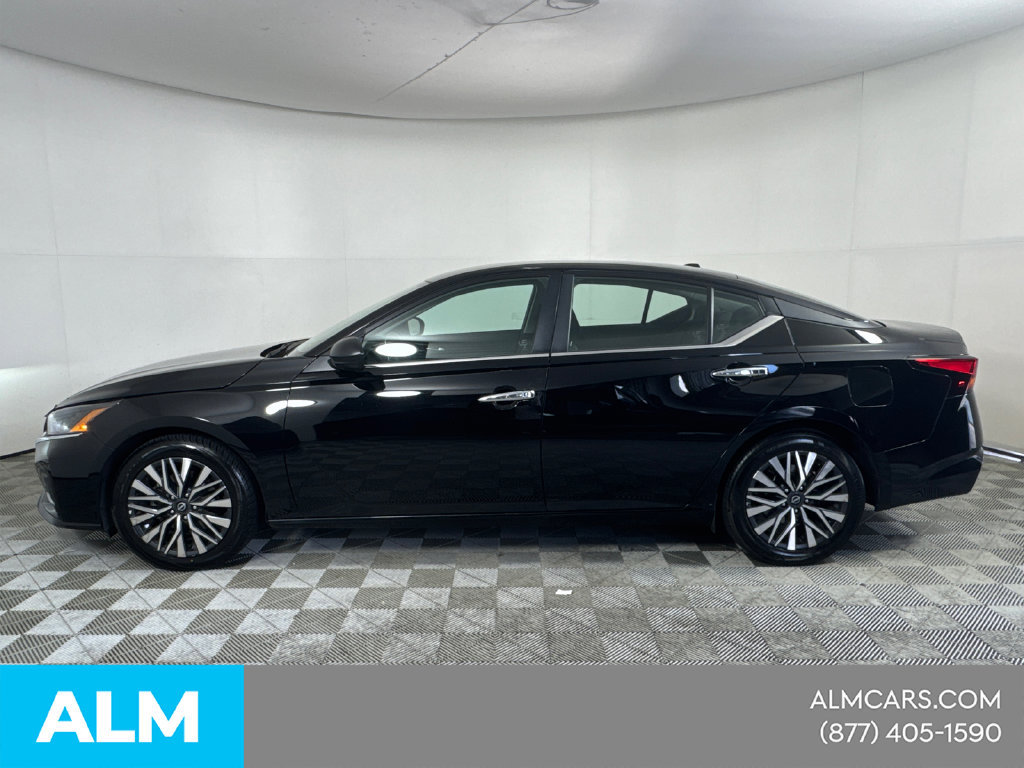 Used 2025 Nissan Altima 2.5 SV FWD image 10
