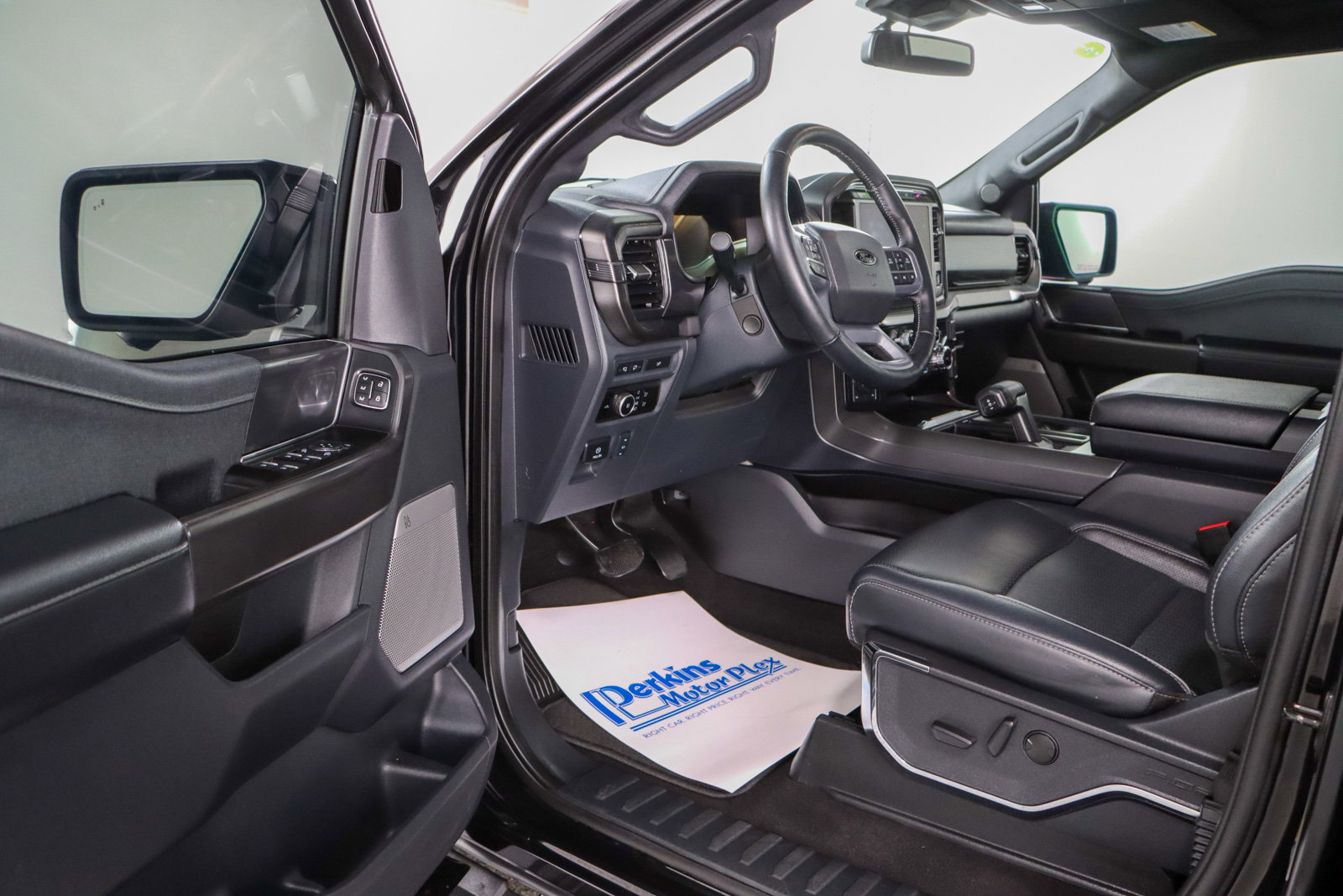 Used 2024 Ford F150 Lariat image 4