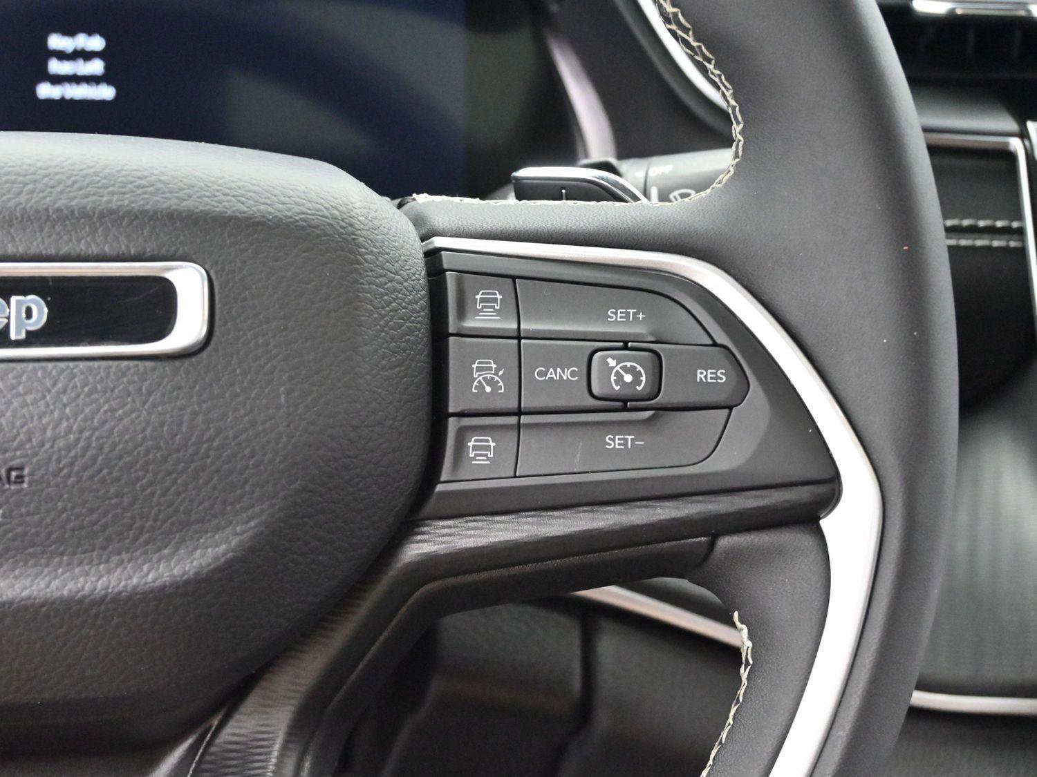 Used 2023 Jeep Grand Cherokee Altitude AWD/4WD image 15