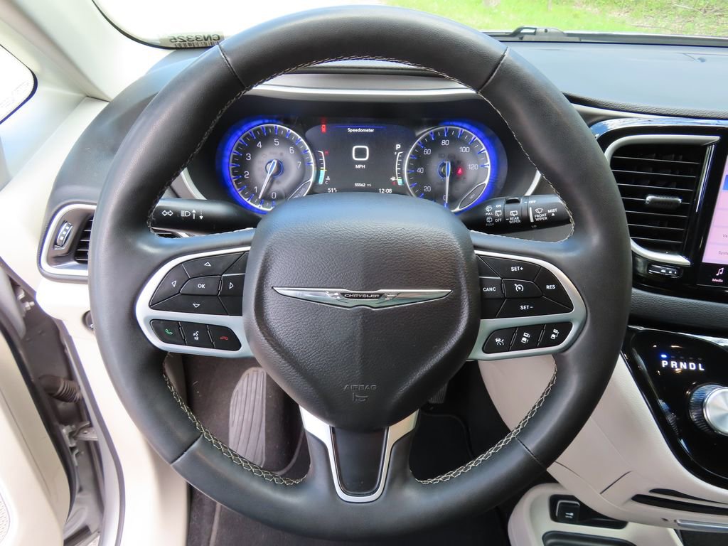 Certified 2024 Chrysler Pacifica Touring-L FWD image 15