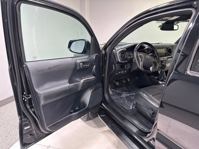 Used 2019 Toyota Tacoma TRD Sport AWD/4WD image 7