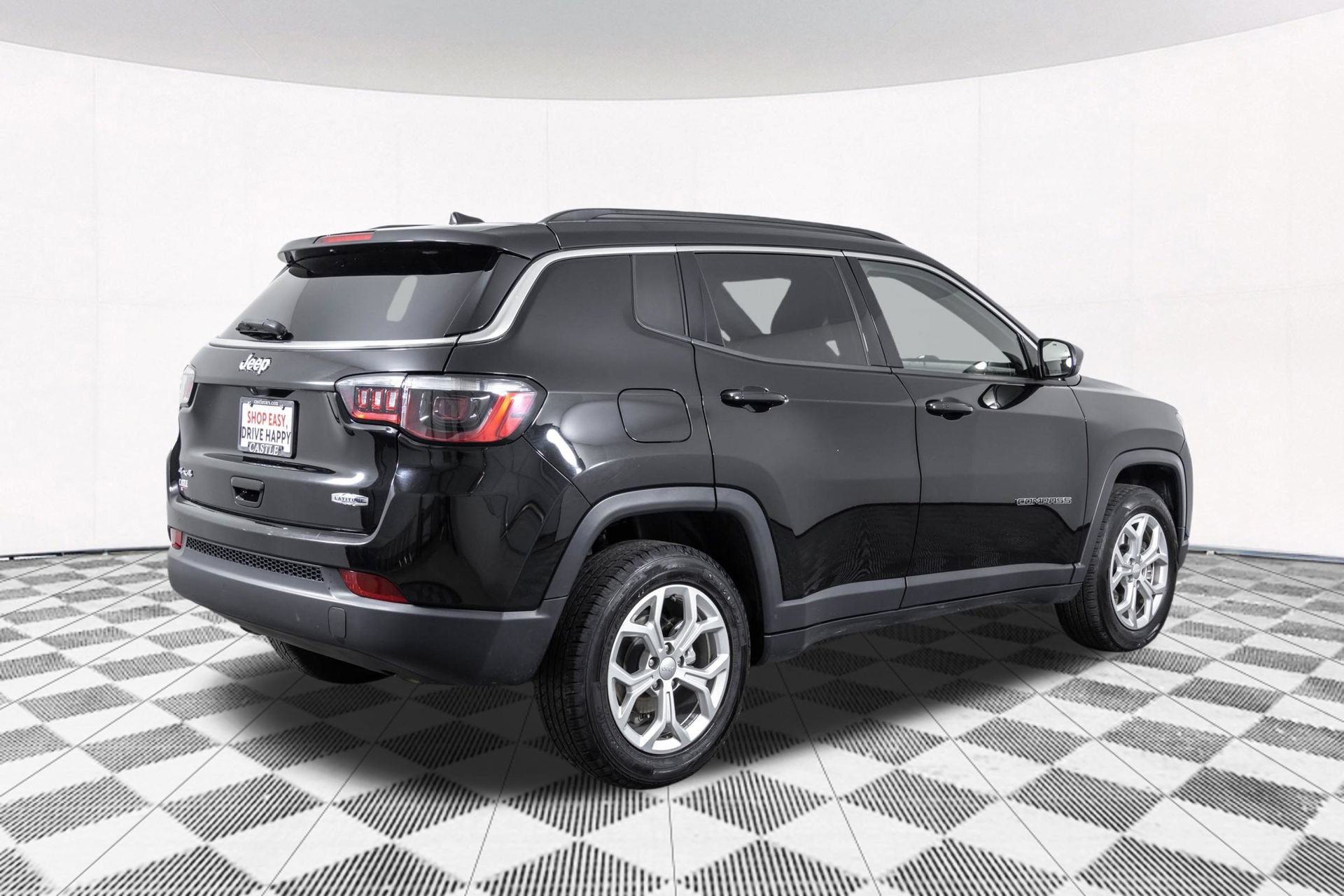 Used 2024 Jeep Compass Latitude AWD/4WD image 16