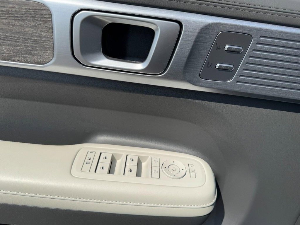 Used 2024 Hyundai Santa Fe Limited image 39