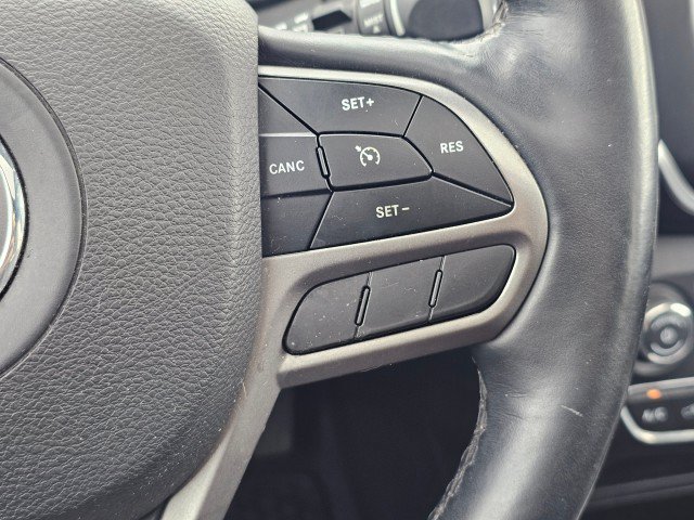 Used 2019 Jeep Cherokee Latitude Plus w/ Comfort/Convenience Group AWD/4WD image 32