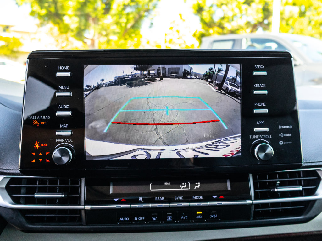 Certified 2024 Toyota Sienna LE w/ LE Plus Package FWD image 31