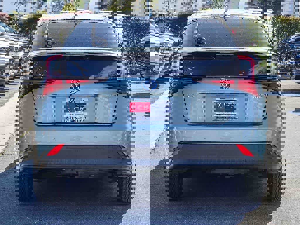 Used 2019 Toyota Prius LE image 5