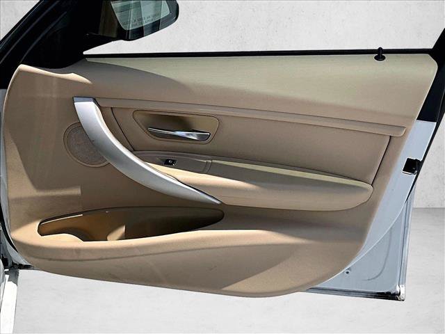 Used 2016 BMW 320i Sedan RWD image 19