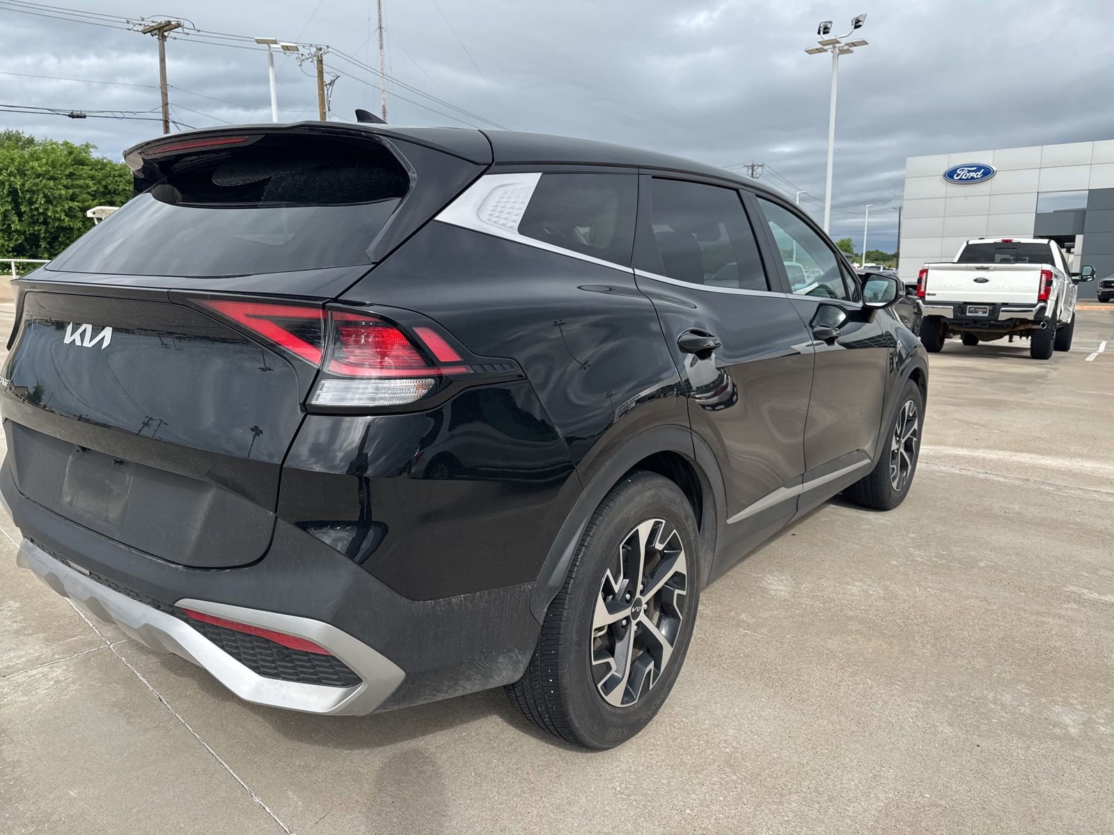 Used 2023 Kia Sportage EX image 3