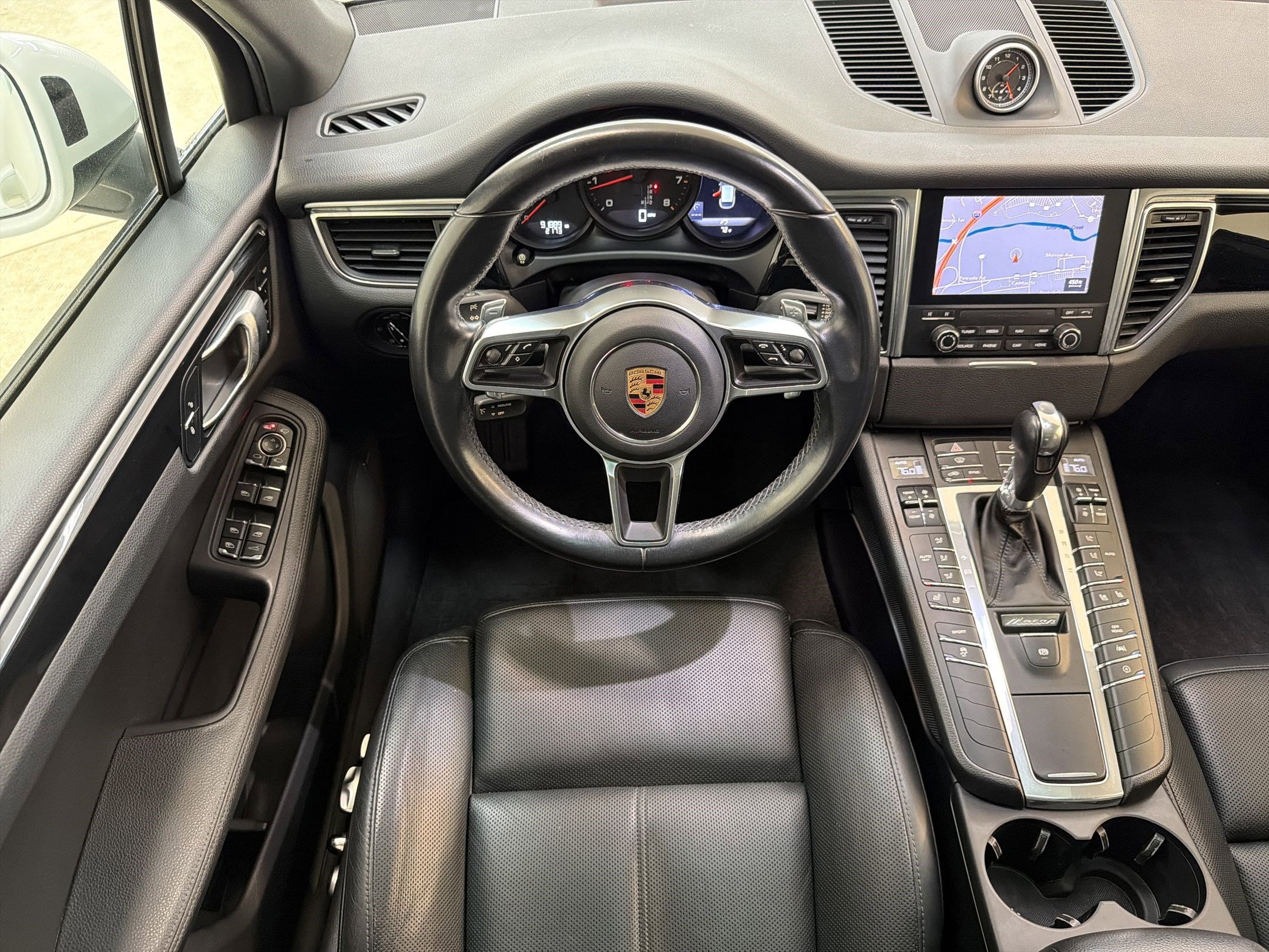 Used 2018 Porsche Macan AWD/4WD image 4