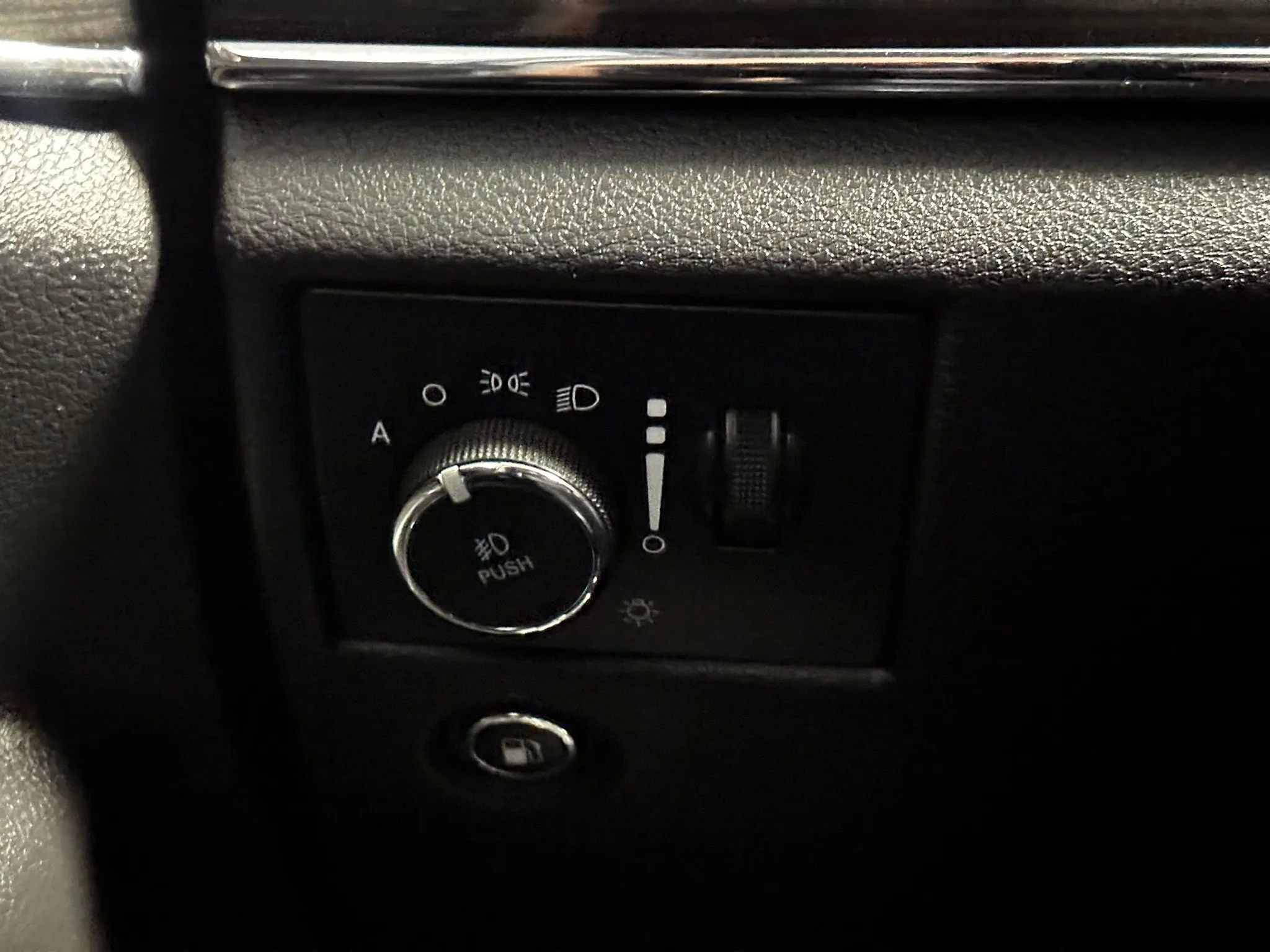 Used 2018 Jeep Grand Cherokee Overland image 32