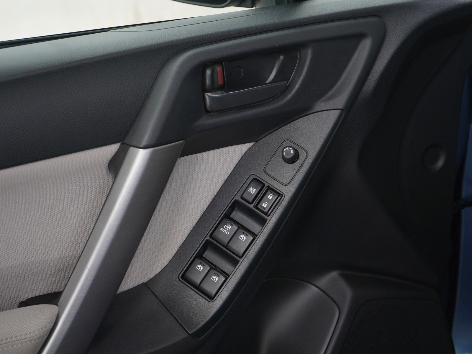 Used 2015 Subaru Forester 2.5i Premium w/ All-Weather Package image 21