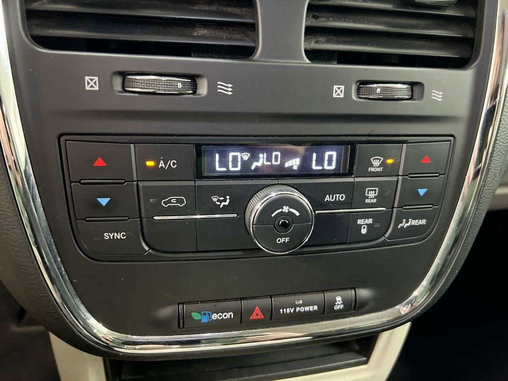 Used 2014 Chrysler Town & Country Touring FWD image 11