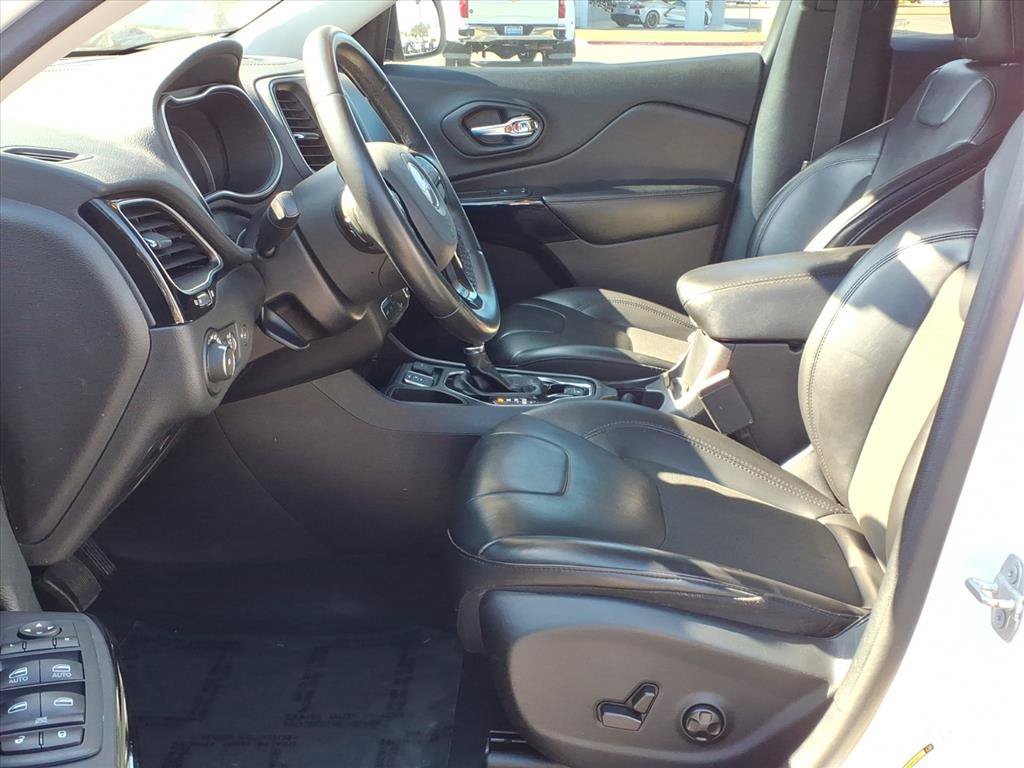 Used 2020 Jeep Cherokee Latitude Plus FWD image 20