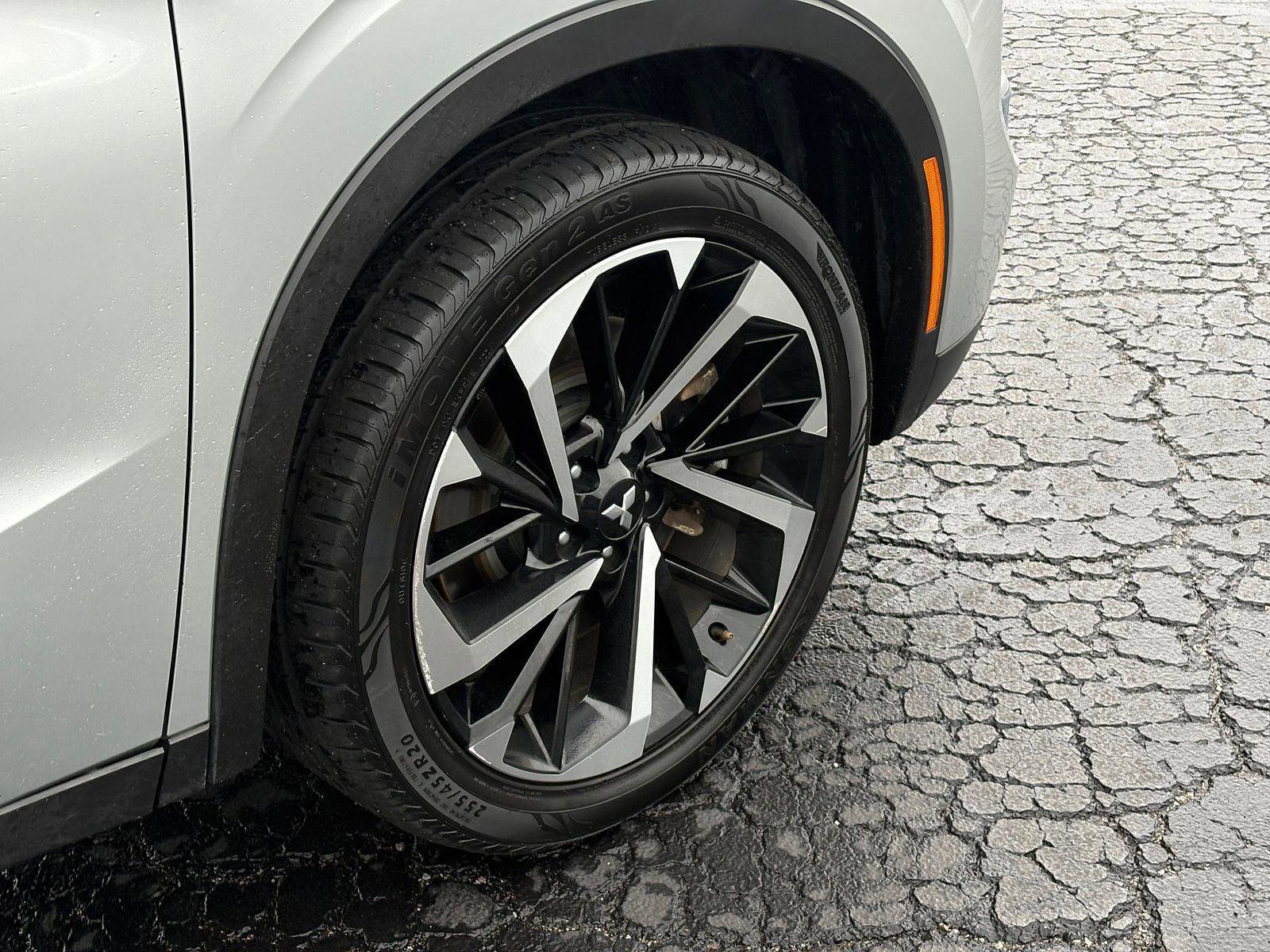 Used 2024 Mitsubishi Outlander SE image 9