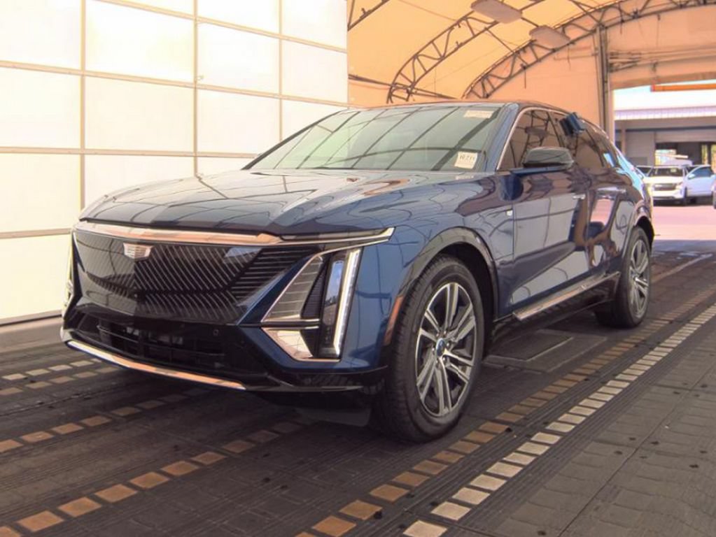 Used 2024 Cadillac Lyriq Luxury RWD image 2