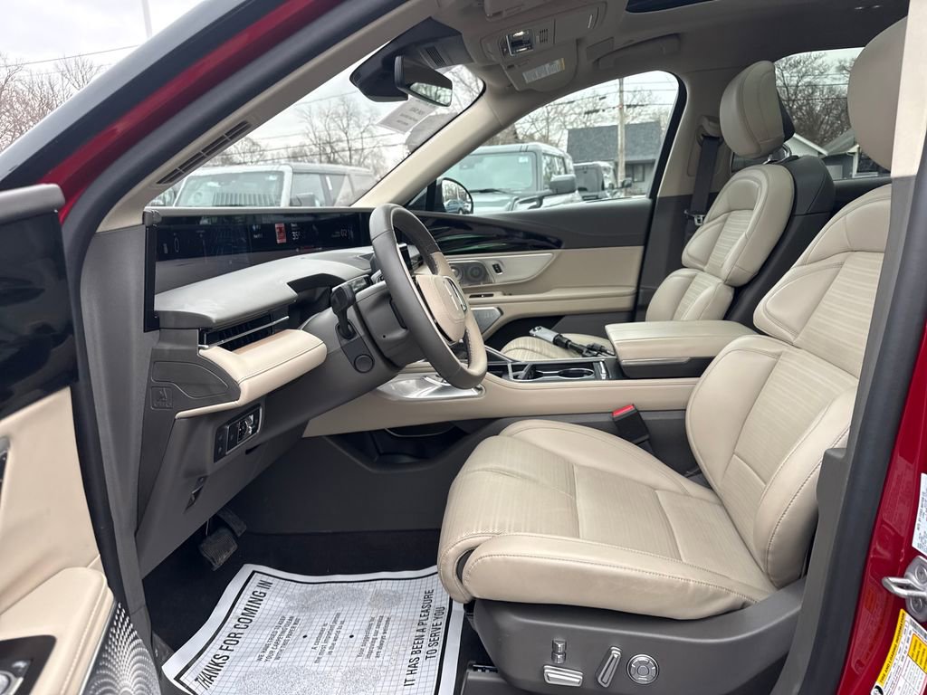 Used 2025 Lincoln Nautilus Reserve image 24