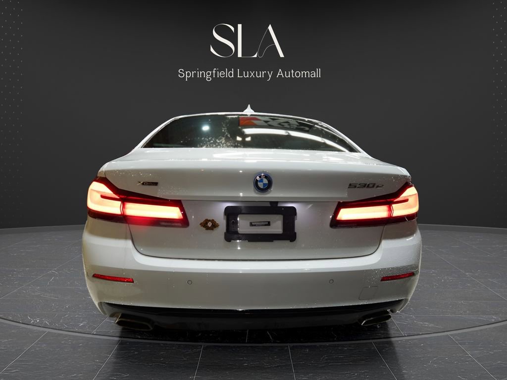 Used 2023 BMW 530e xDrive w/ Premium Package AWD/4WD image 4