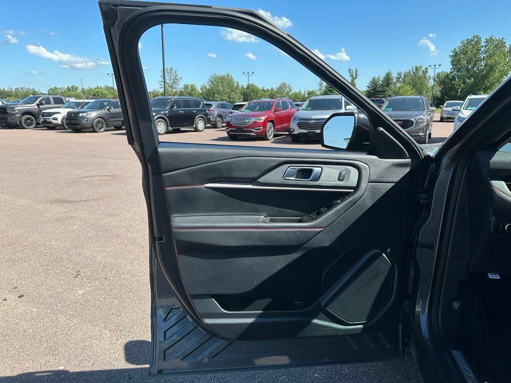 Used 2025 Ford Explorer ST-Line AWD/4WD image 11