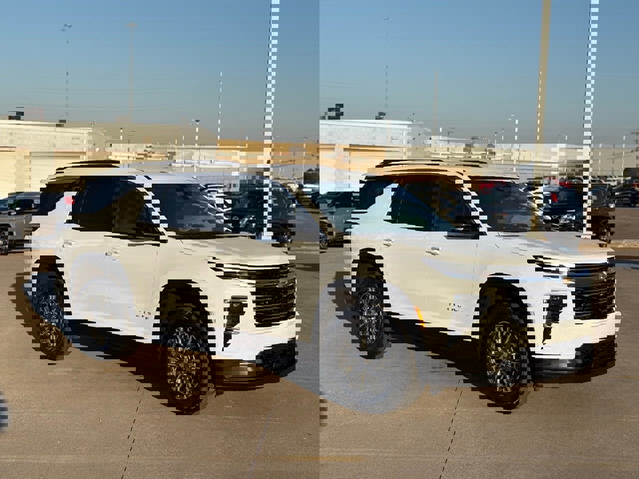 Used 2025 Chevrolet Traverse LT image 5