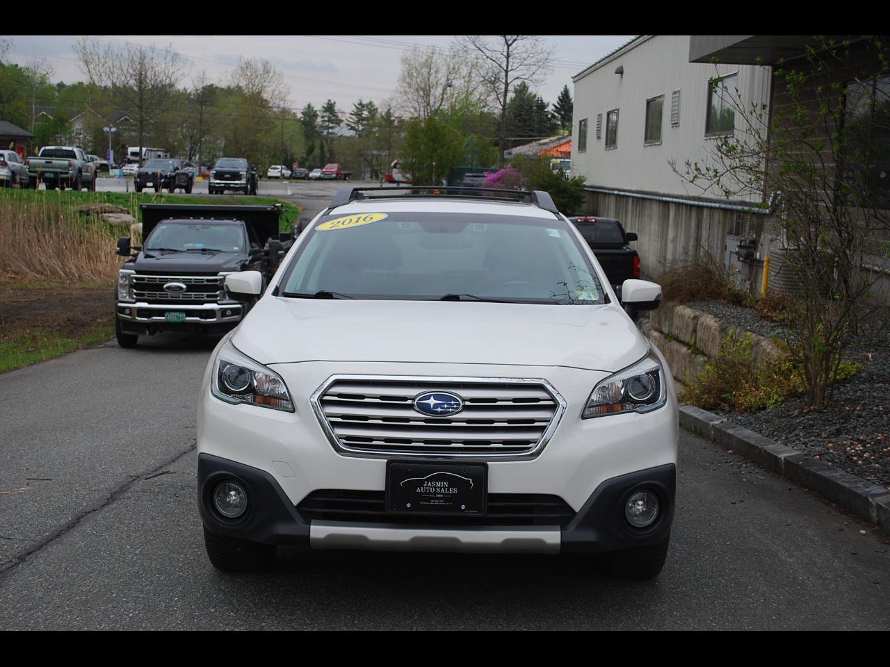 Used 2016 Subaru Outback 2.5i Limited AWD/4WD image 2