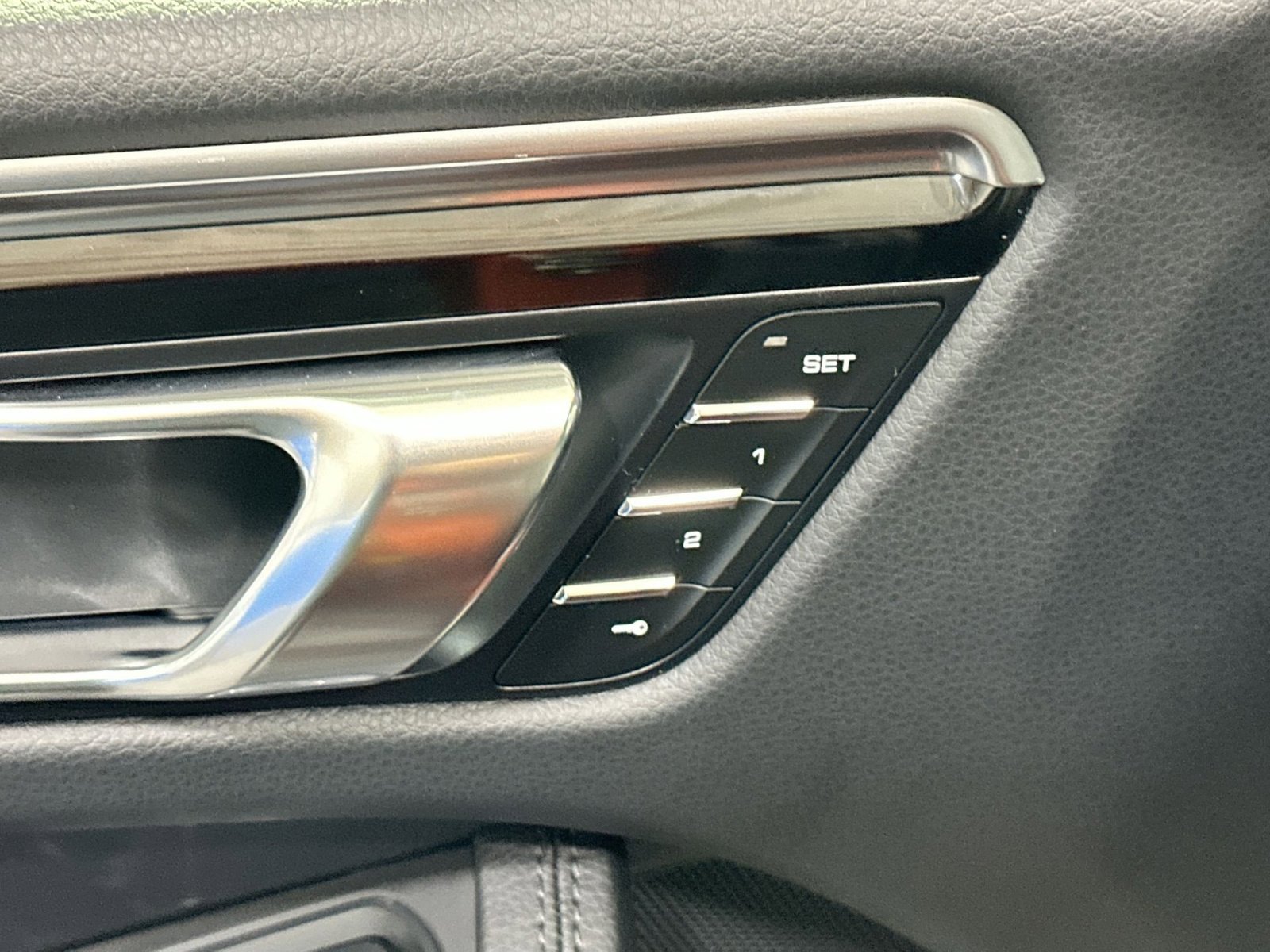 Used 2023 Porsche Macan S image 17