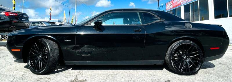 Used 2017 Dodge Challenger R/T image 2