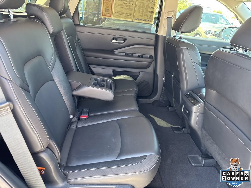 Used 2025 Nissan Pathfinder SL FWD image 45