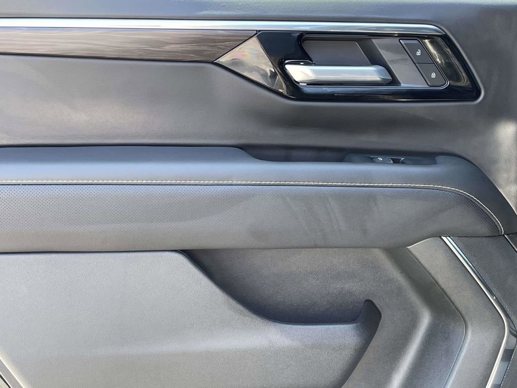 Used 2026 Chevrolet Tahoe Premier RWD image 22