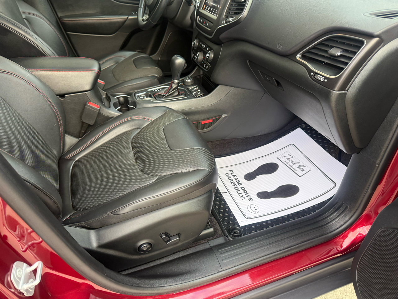 Used 2019 Jeep Cherokee Trailhawk image 15