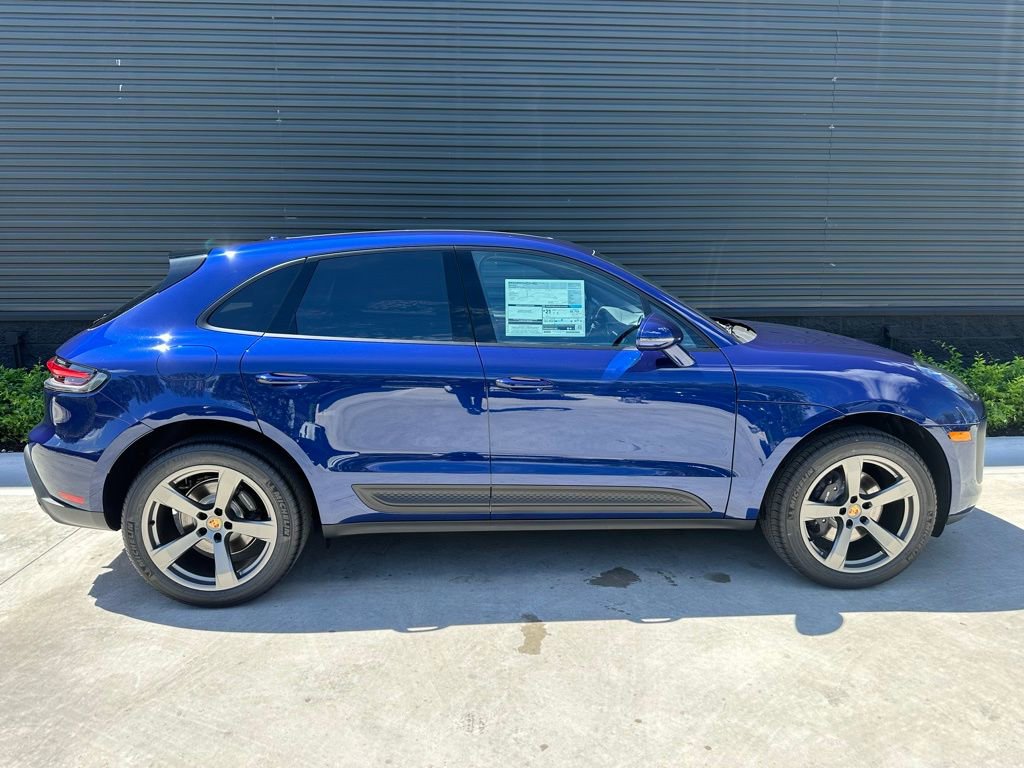Certified 2025 Porsche Macan AWD/4WD image 8