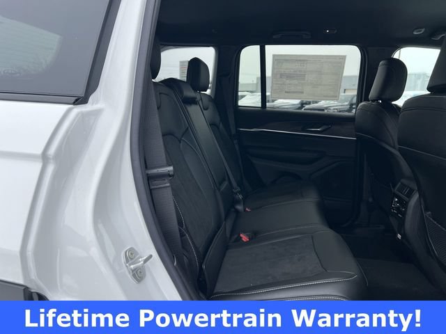 Used 2026 Jeep Grand Cherokee Altitude AWD/4WD image 18