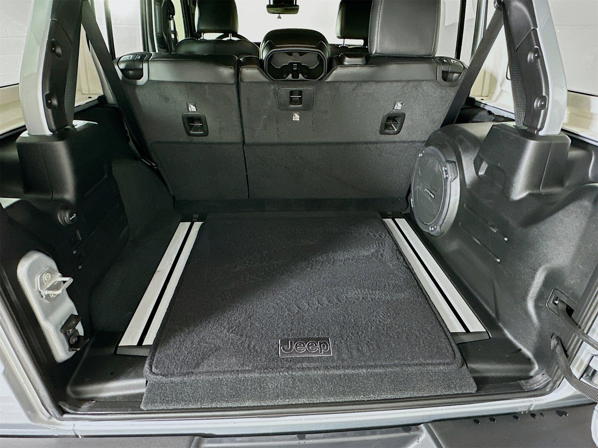 Used 2022 Jeep Wrangler Unlimited Rubicon w/ Trailer Tow Package image 27