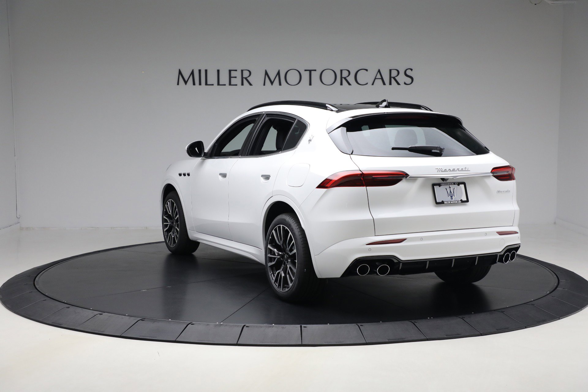 New 2025 Maserati Grecale GT image 5