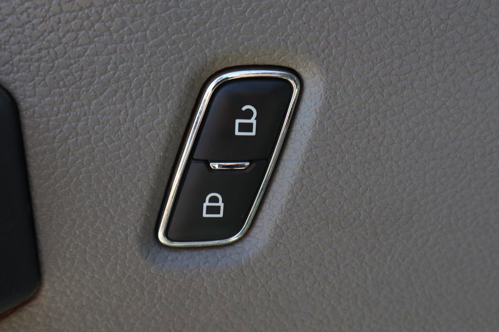 Used 2021 Ford F550 XLT image 19