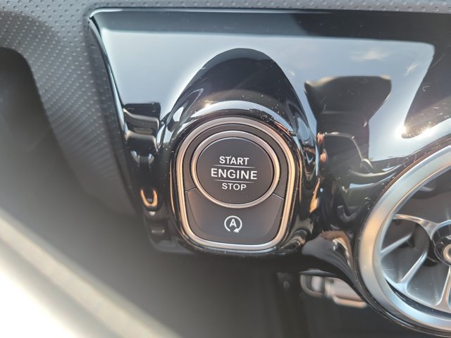 Used 2025 Mercedes-Benz CLA 250 4MATIC image 27