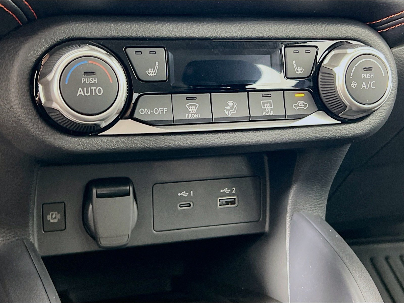 New 2025 Nissan Versa SR w/ Trunk Package FWD image 10