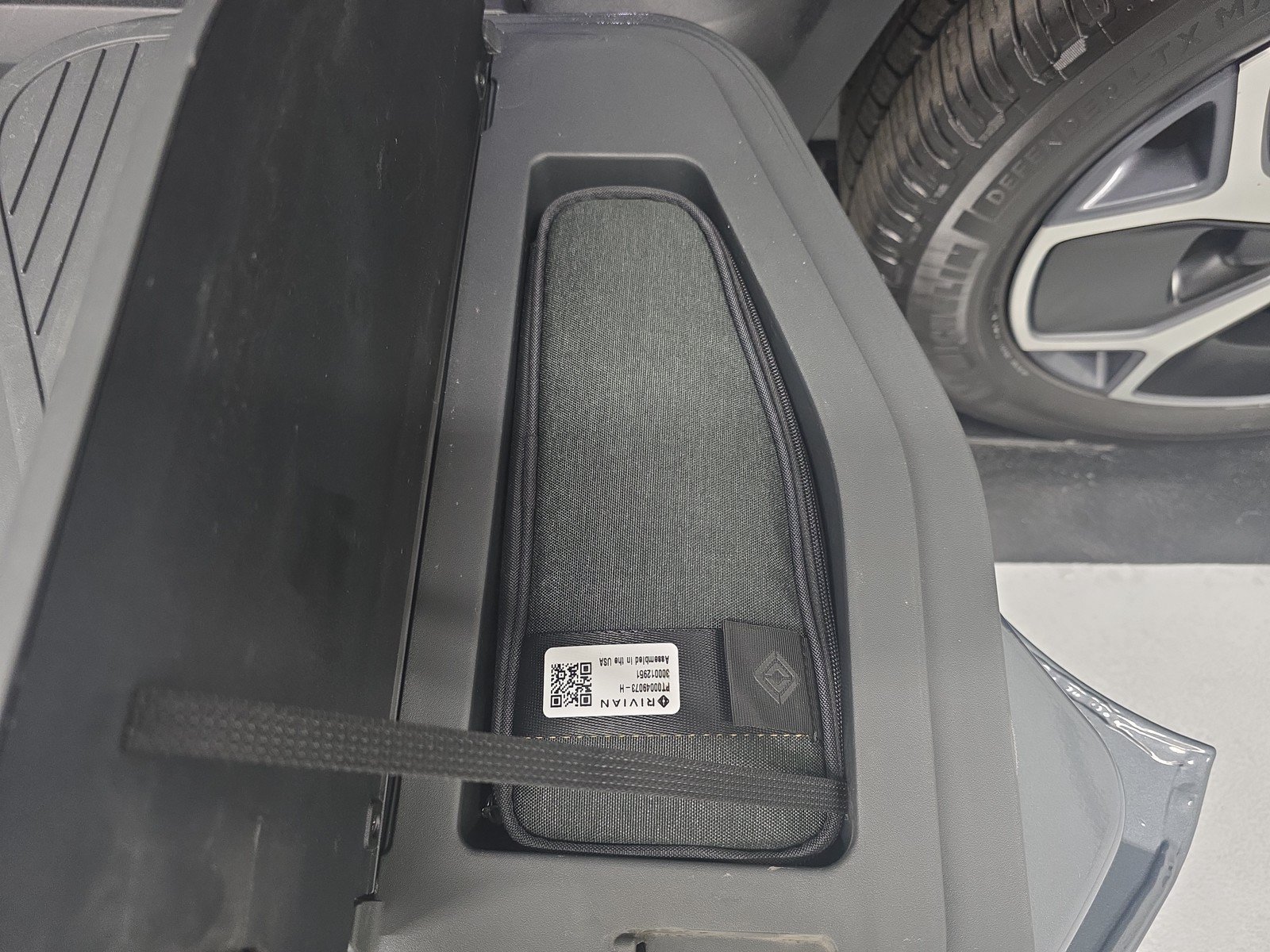 Used 2022 Rivian R1T Adventure AWD/4WD image 32