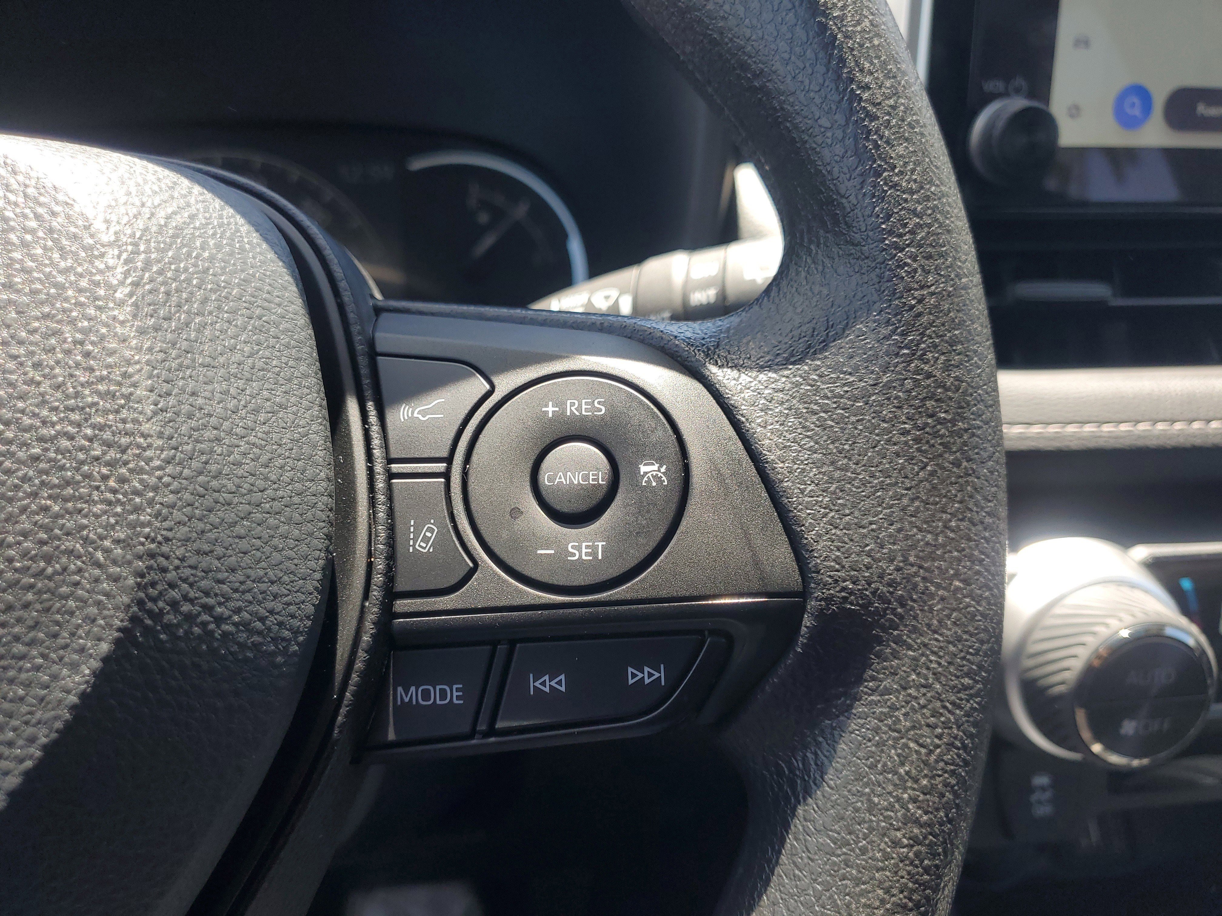 Used 2025 Toyota RAV4 XLE w/ Convenience Package image 24