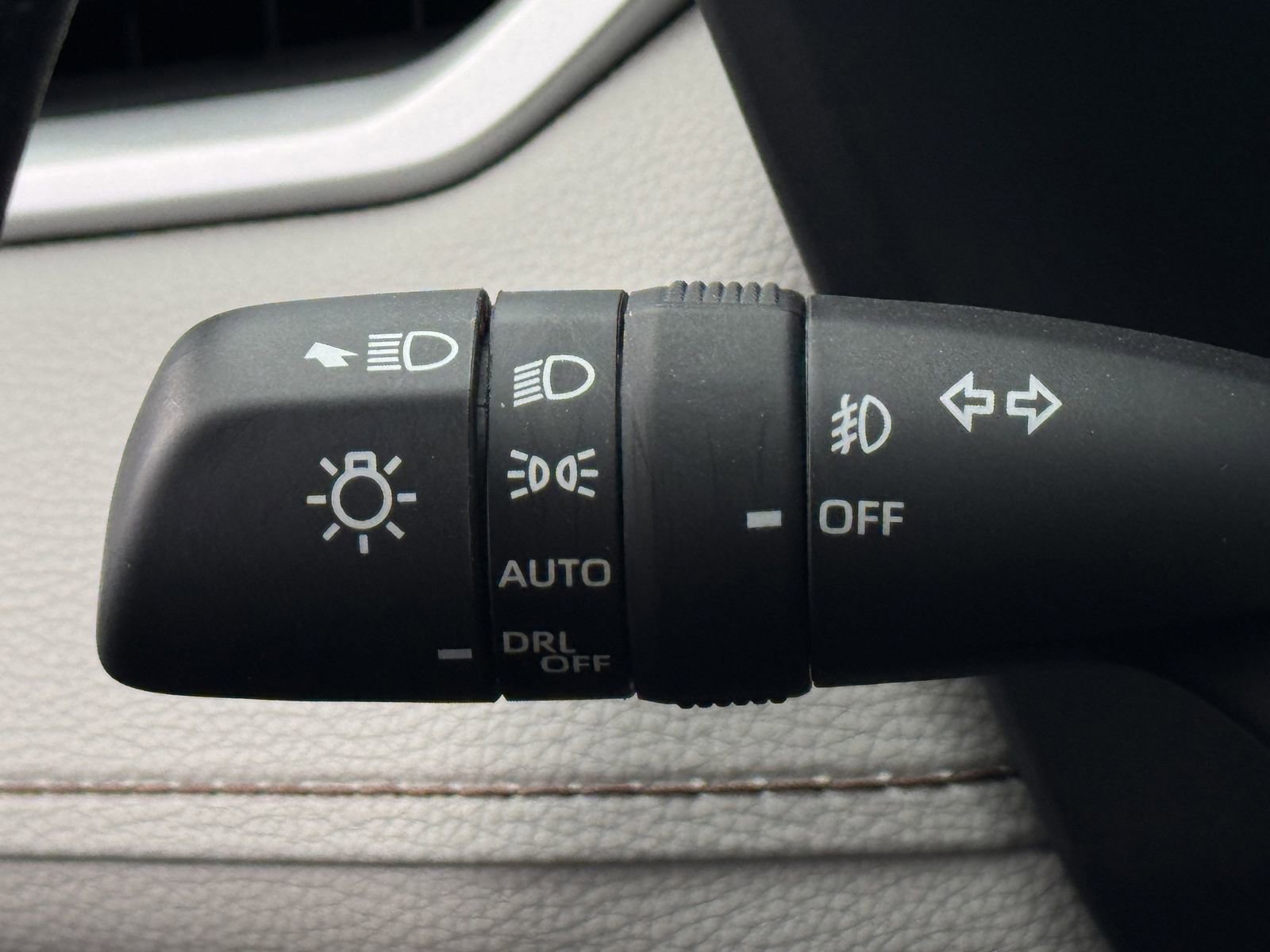 Used 2025 Toyota RAV4 XLE Premium image 22