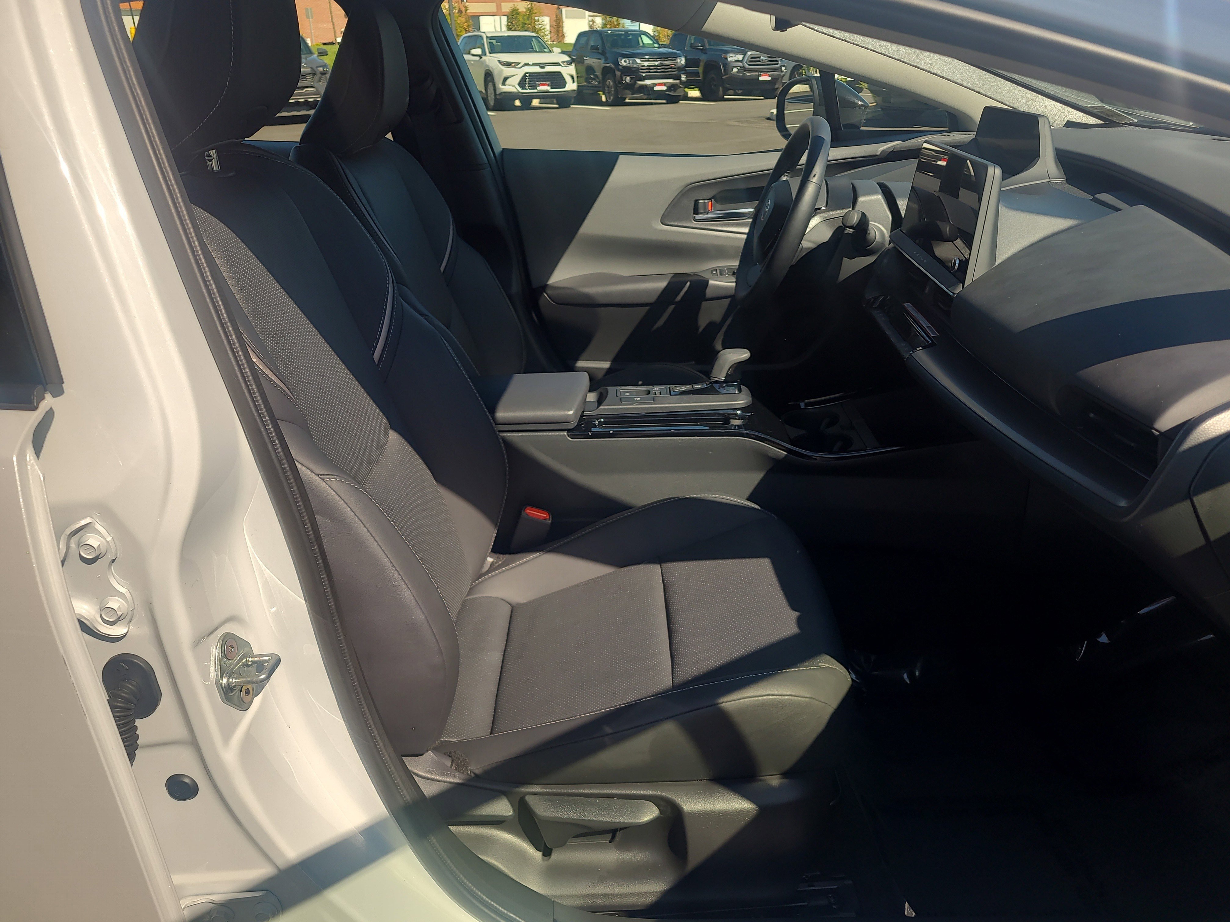 Used 2024 Toyota Prius XLE AWD/4WD image 18
