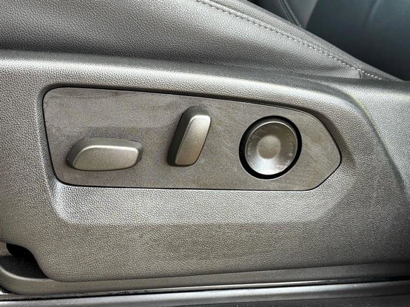 Used 2024 Chevrolet Suburban Z71 w/ Luxury Package image 18