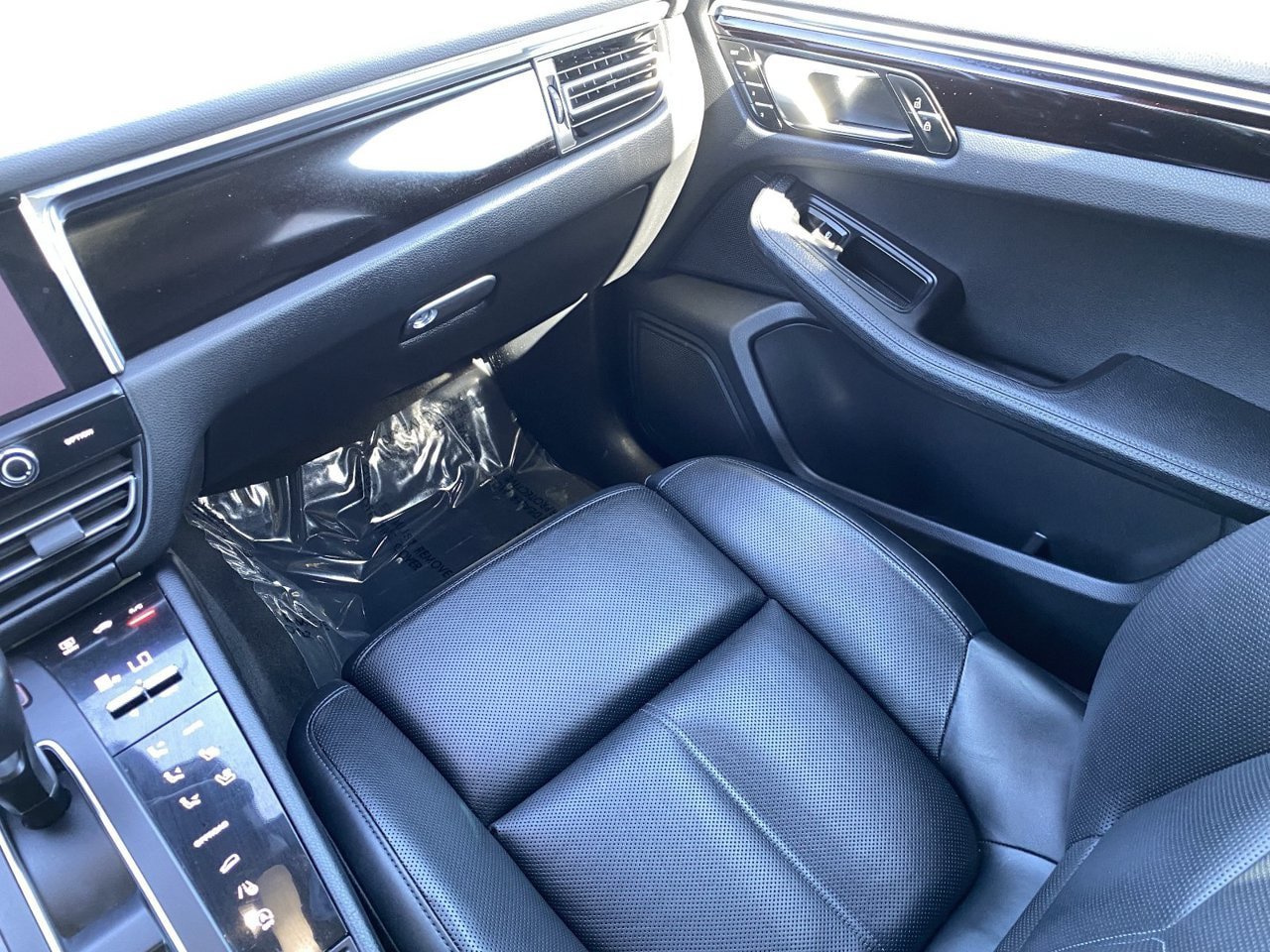Used 2024 Porsche Macan AWD/4WD image 19