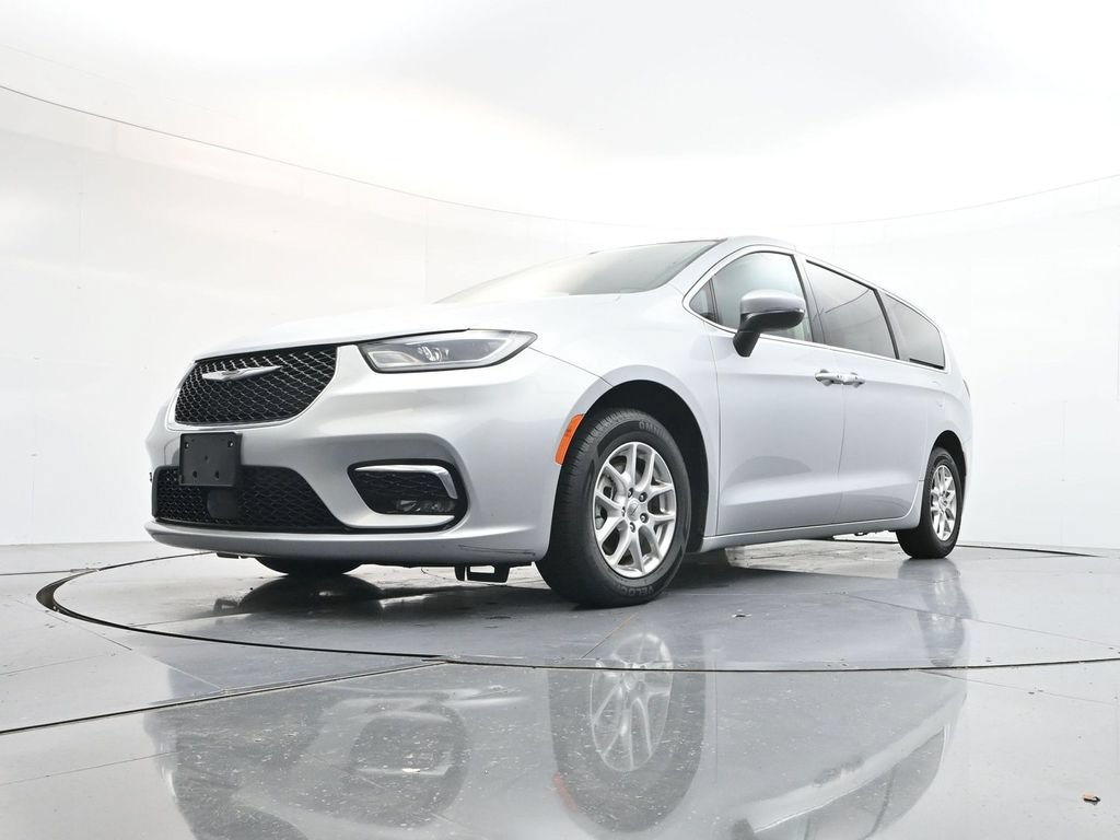 Used 2023 Chrysler Pacifica Touring-L FWD image 28