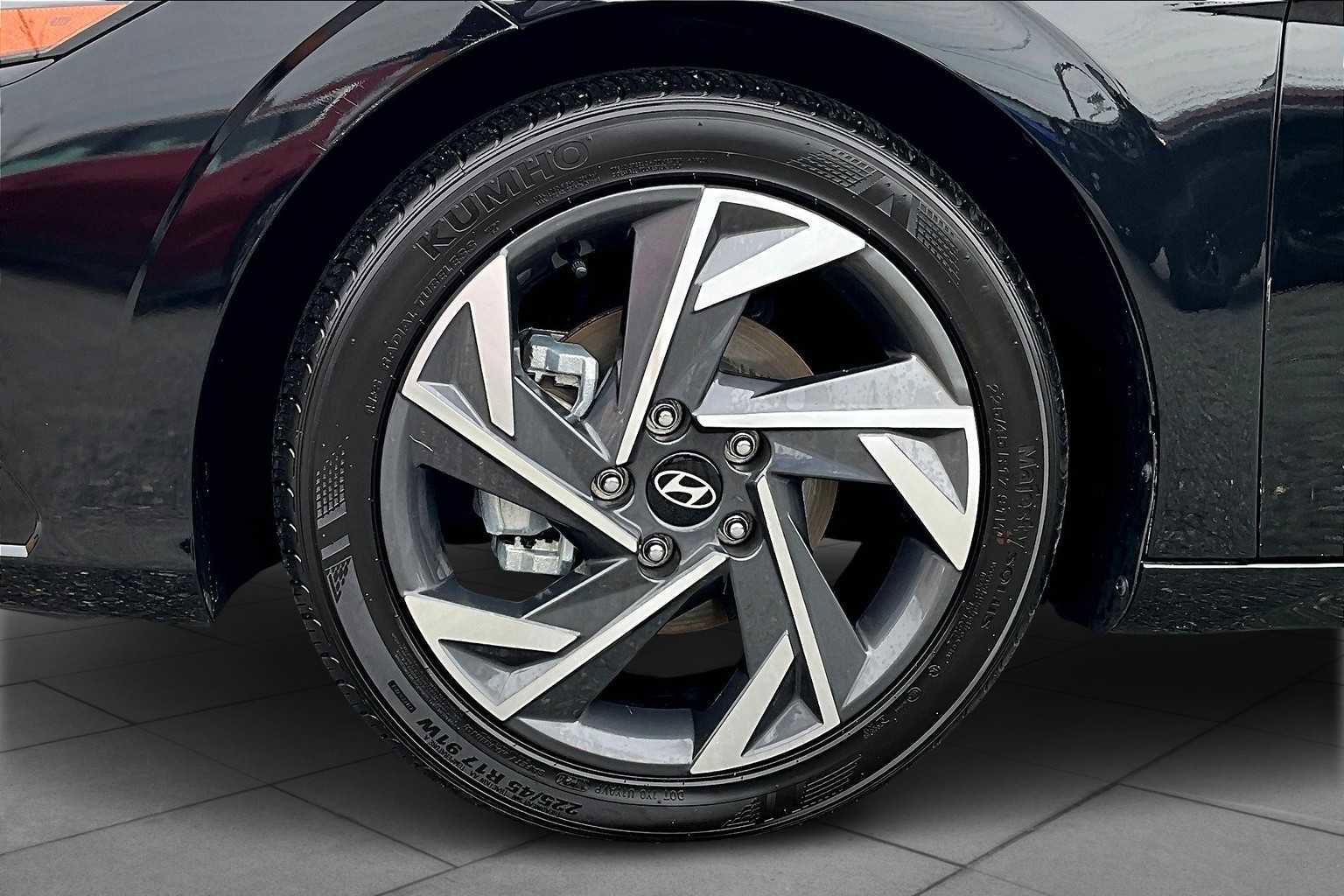 Used 2024 Hyundai Elantra SEL w/ Convenience Package image 10