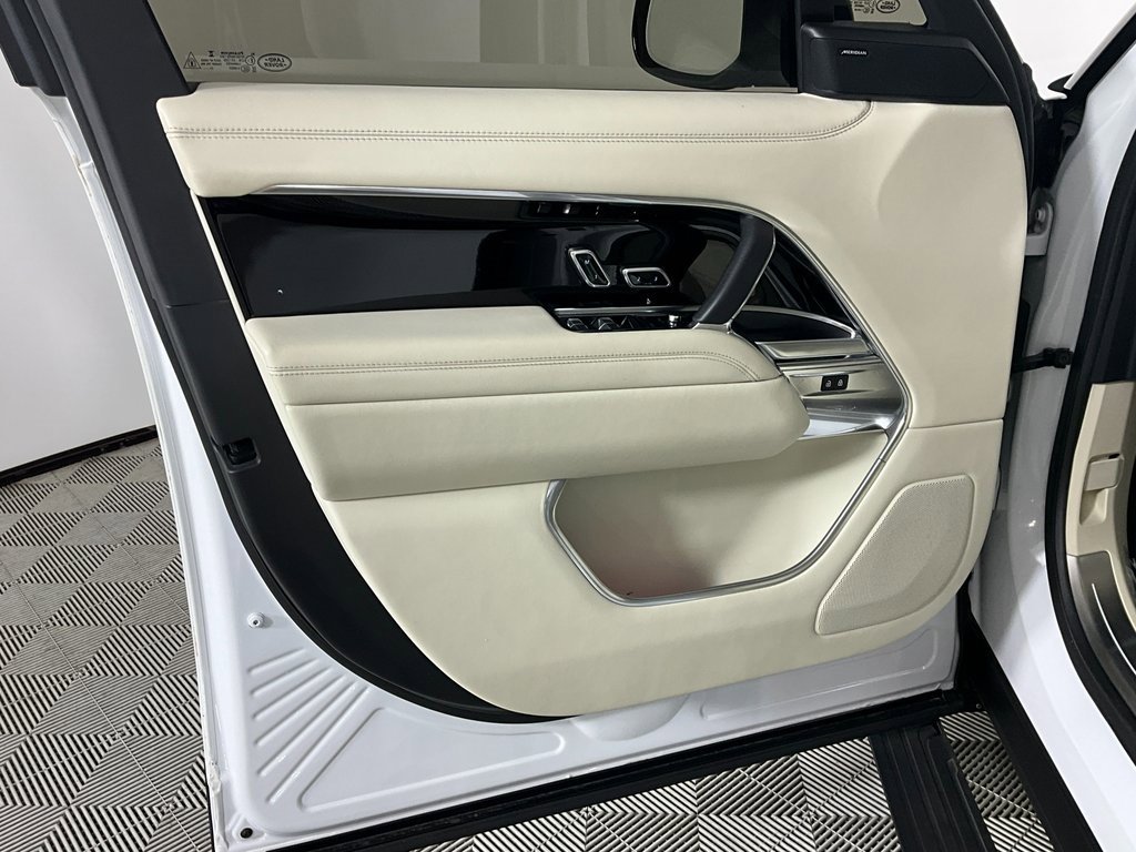 Certified 2023 Land Rover Range Rover SE image 18