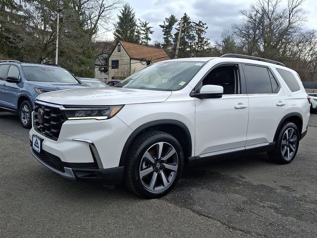 Certified 2023 Honda Pilot Touring image 3