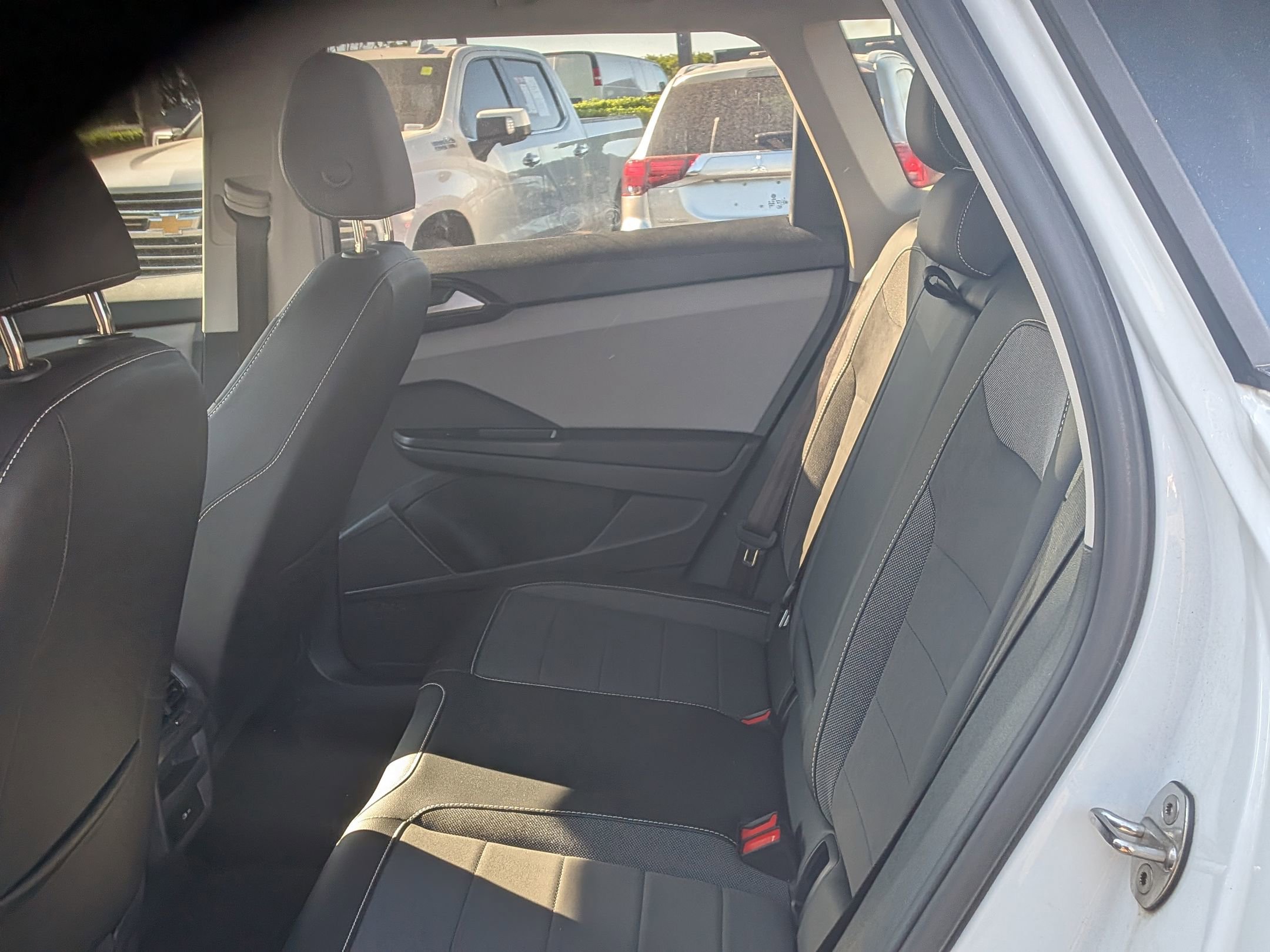 Used 2022 Volkswagen Taos SE AWD/4WD image 32